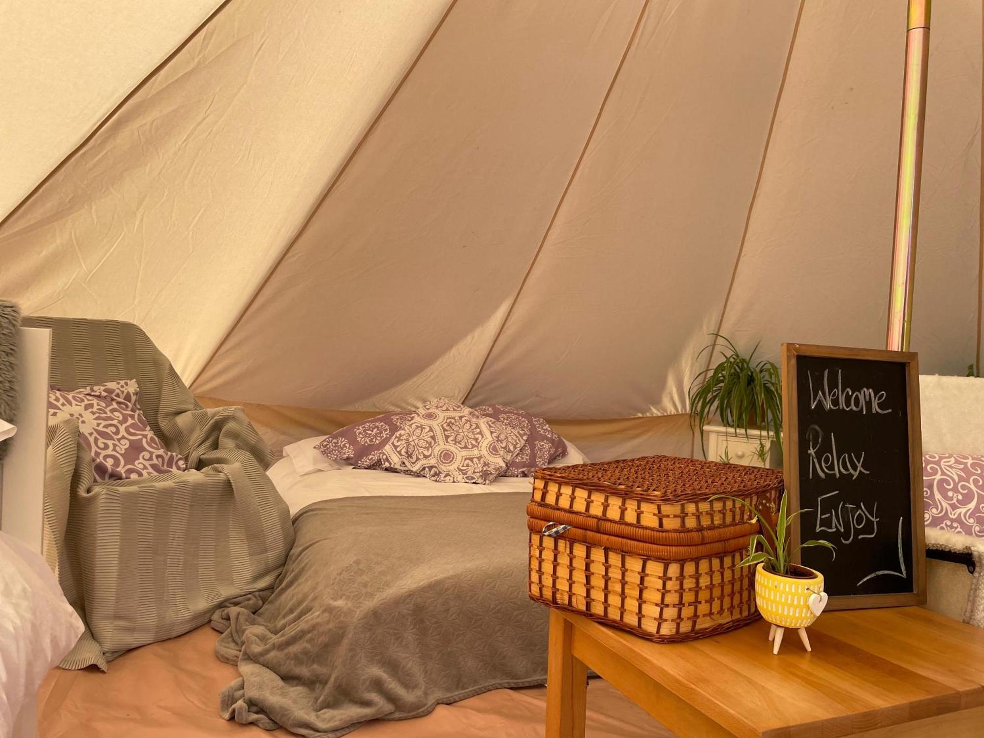 Trevena Cross Glamping & Camping هيلستون المظهر الخارجي الصورة